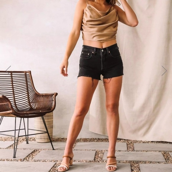 Levi’s 501 Black Jean Shorts Distressed Raw Hem High Rise Size 32 Stretch Cotton - Picture 6 of 16